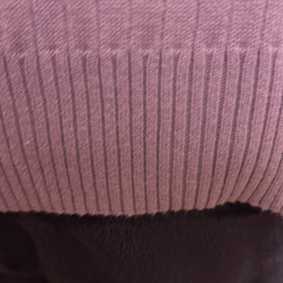 Kim Rogers - LP - Lavender Cable Stitch, VNeck- Pull-Over Light Weight Sweater - Picture 6 of 7